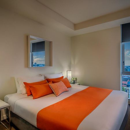 Adele Apartment Hotel East メルボルン エクステリア 写真