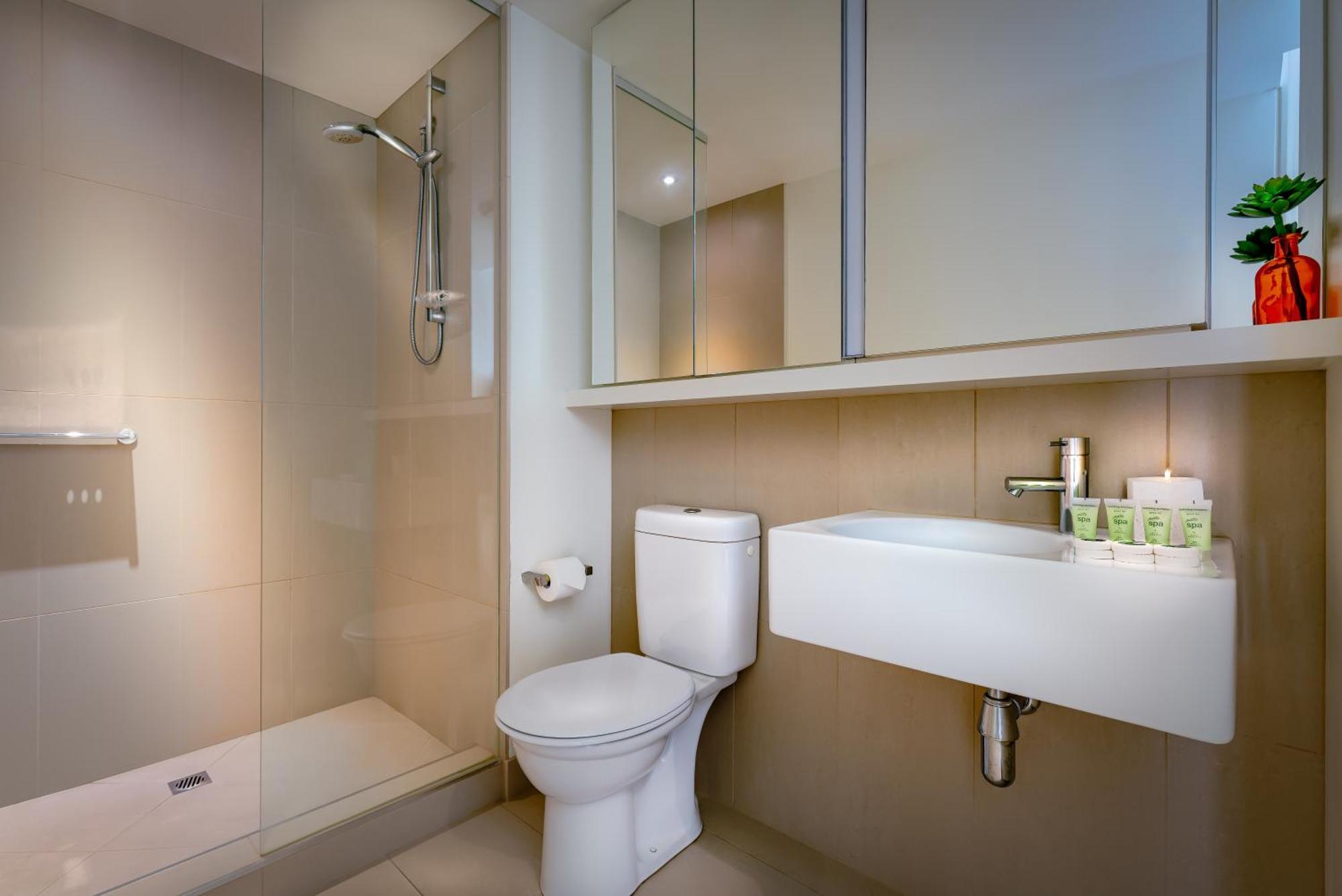 Adele Apartment Hotel East メルボルン エクステリア 写真