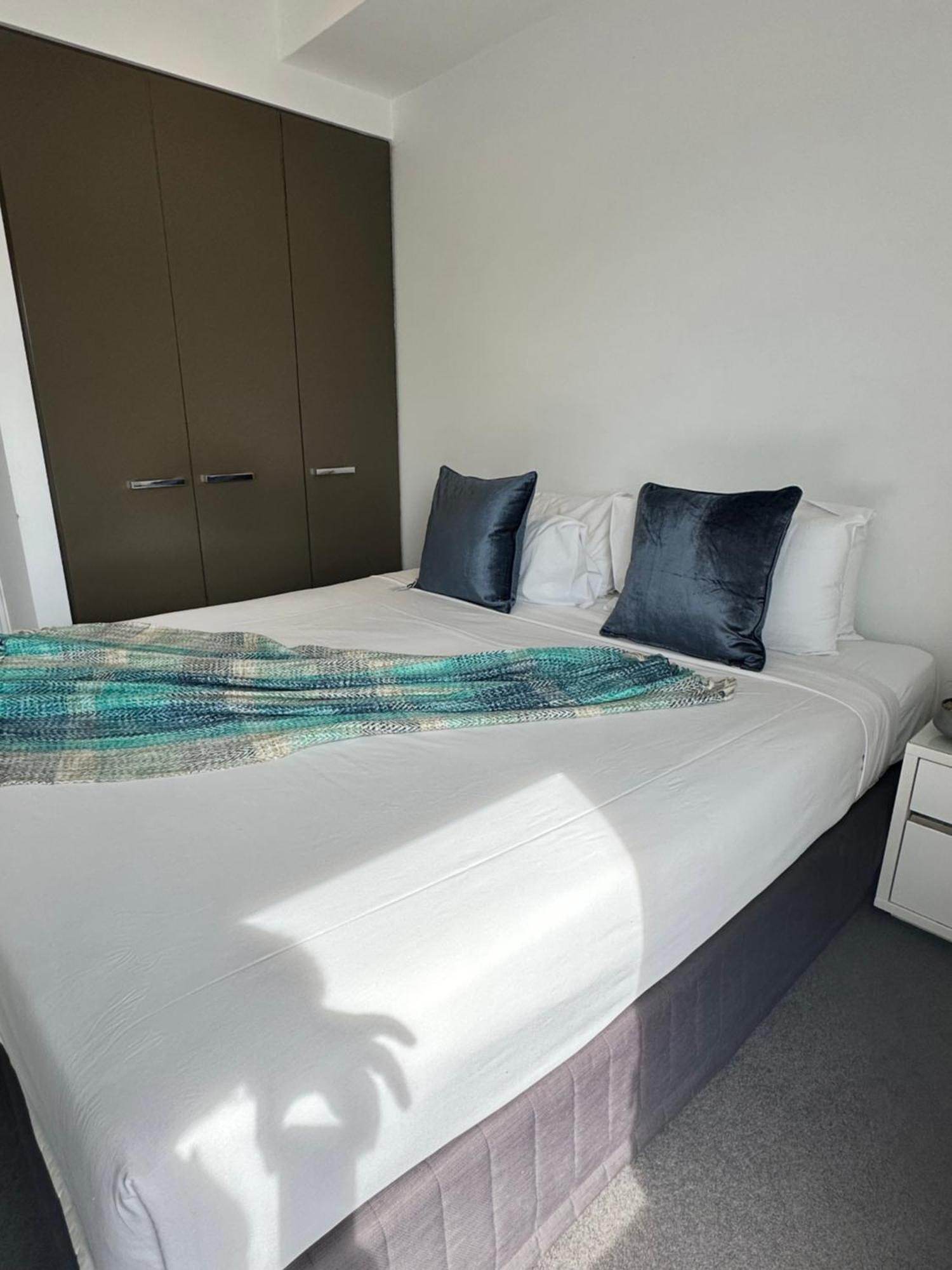 Adele Apartment Hotel East メルボルン エクステリア 写真