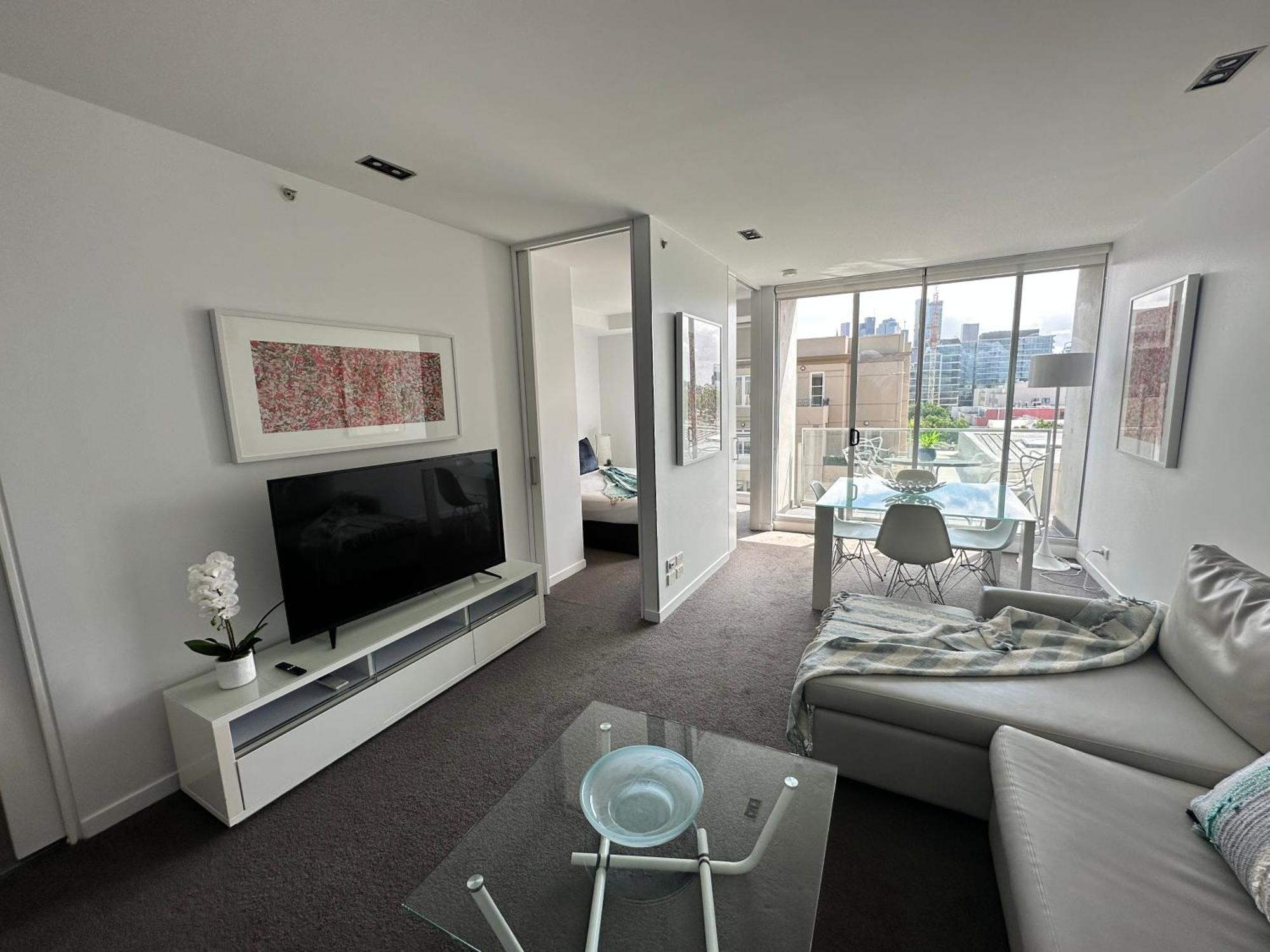 Adele Apartment Hotel East メルボルン エクステリア 写真